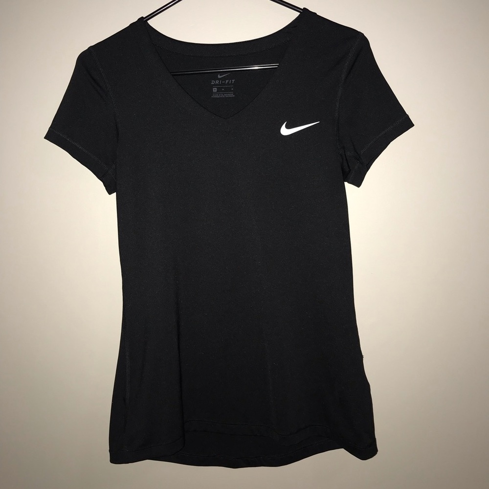 Nike dry fit shirt size medium